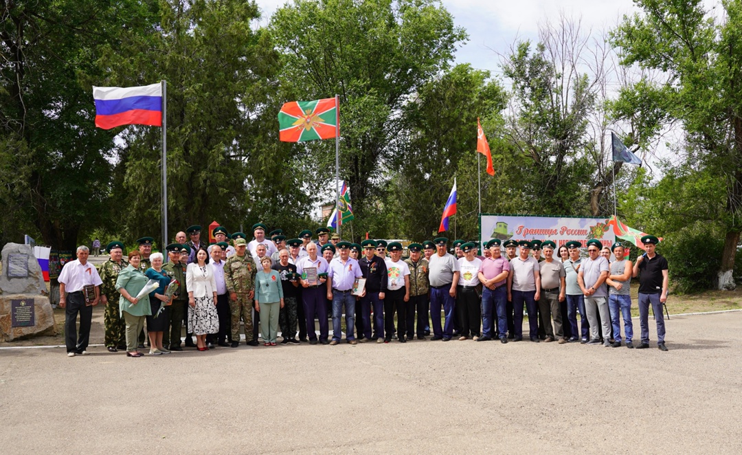 Уважаемые военнослужащие, исполняющие воинский долг на защите рубежей Родины, ветераны пограничной службы!.
