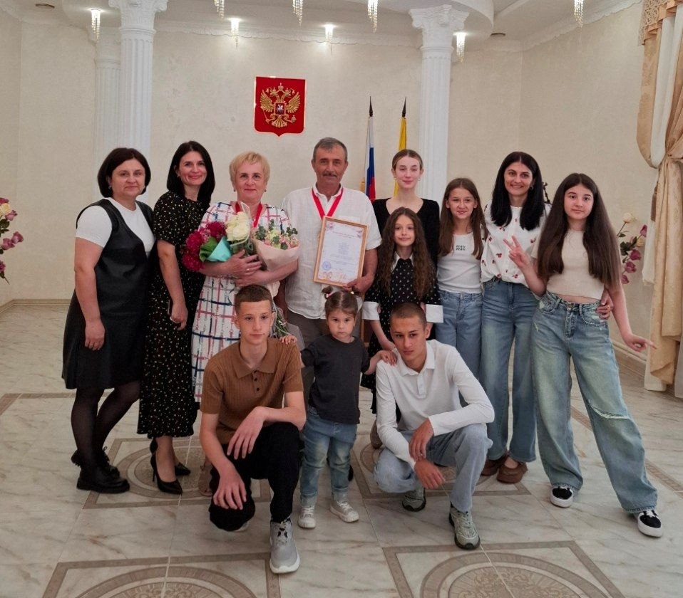 Сегодня, в отделе ЗАГС по Арзгирскому району чествовали &quot;рубиновых юбиляров.